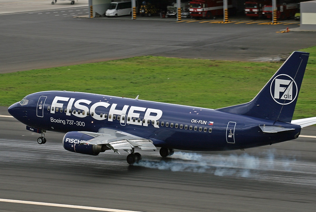 AA2 Boeing 737-33A, Fischer Air