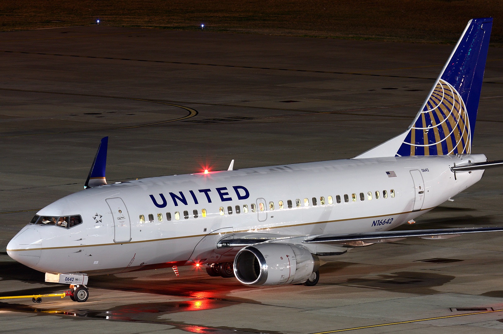 AC2 Boeing 737-524, United Airlines