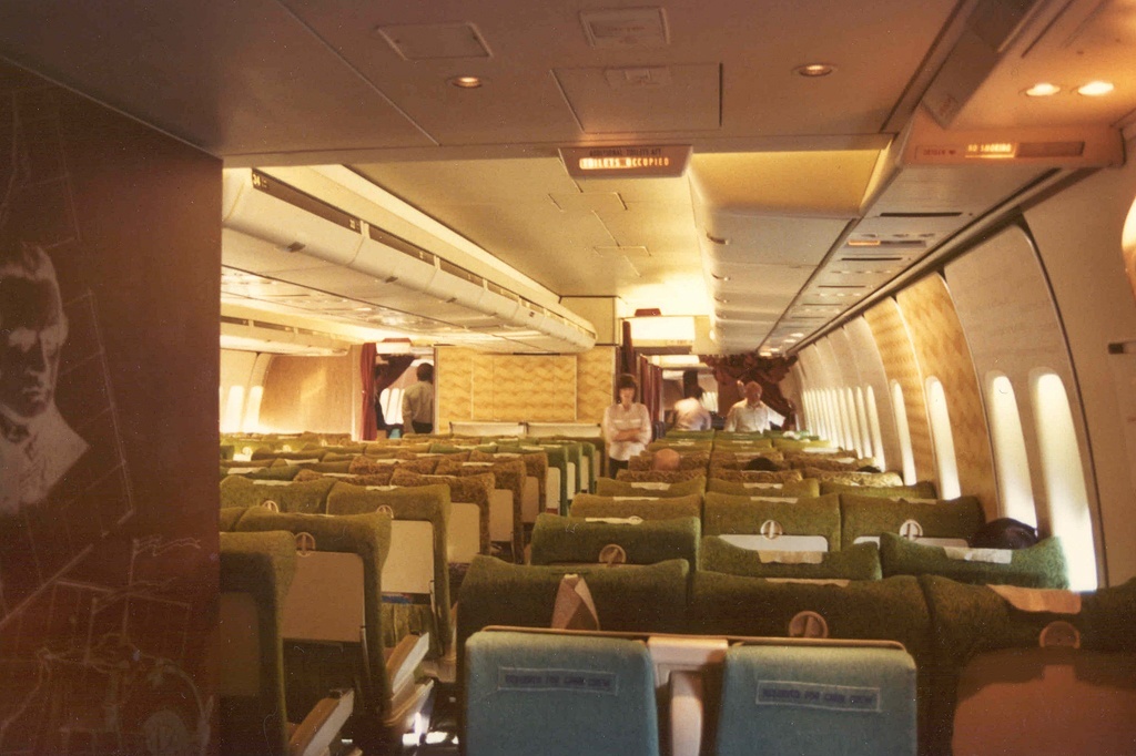 D1 Boeing 747-238B, Qantas