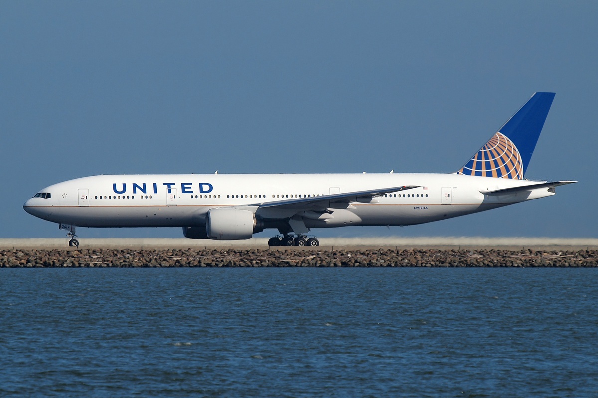 A4 Boeing 777-222(ER), United Airlines
