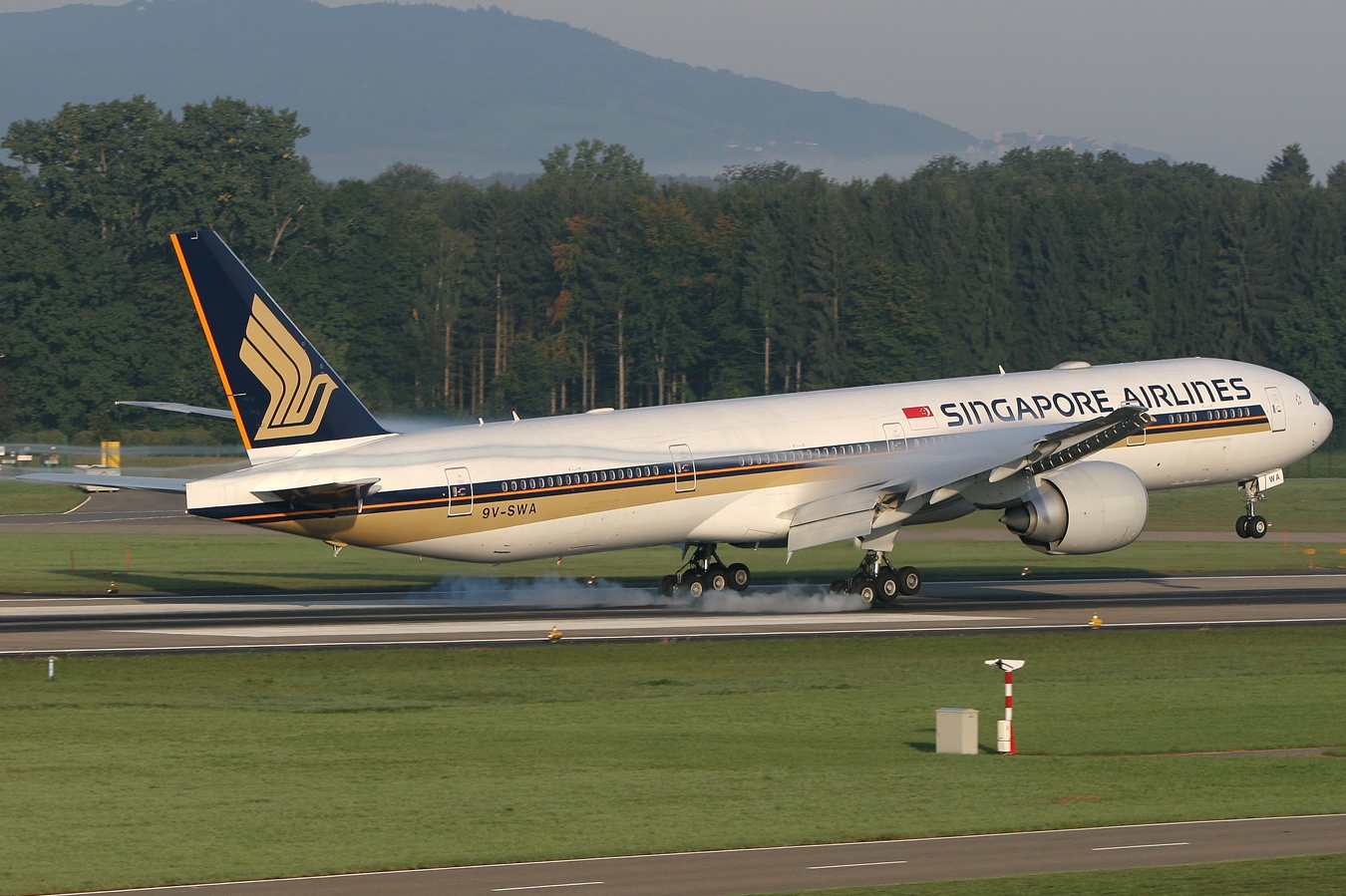 A1 Boeing 777-312(ER), Singapore Airlines